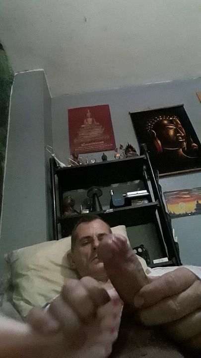 toejober treats her feet with raw pleasure