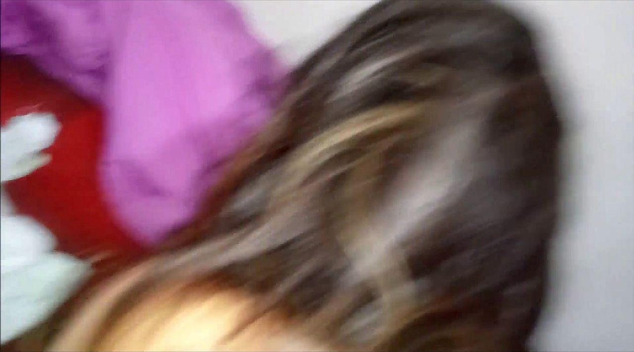 Esposa tímida com vergonha seu marido filma safada dando cuzinho!